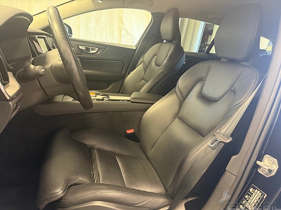Volvo V60 Cross Country 10 of 25