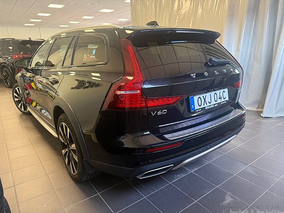 Volvo V60 Cross Country 3 of 25