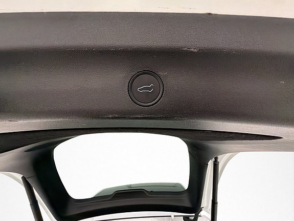 Tesla Model Y 19 of 30