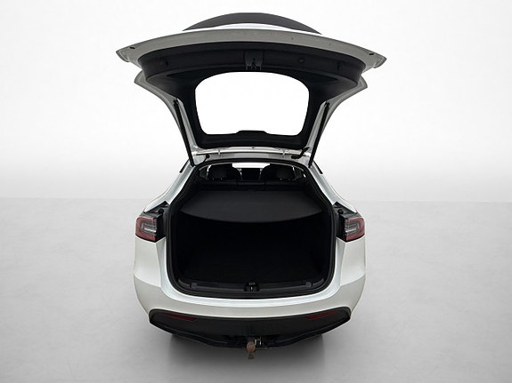 Tesla Model Y 18 of 30