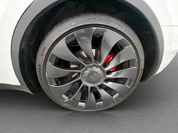 Tesla Model Y 13 of 30
