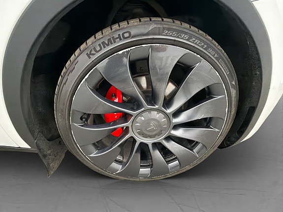 Tesla Model Y 15 of 30