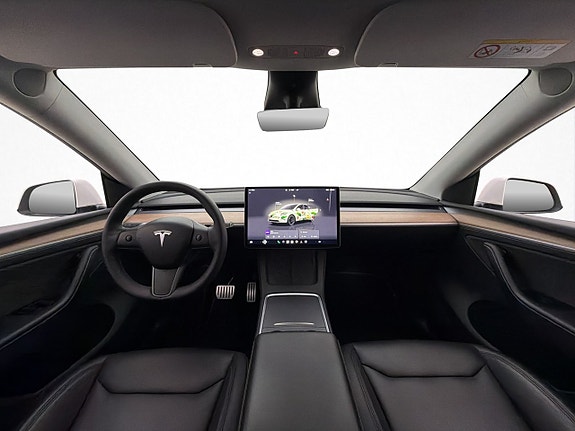 Tesla Model Y 21 of 30