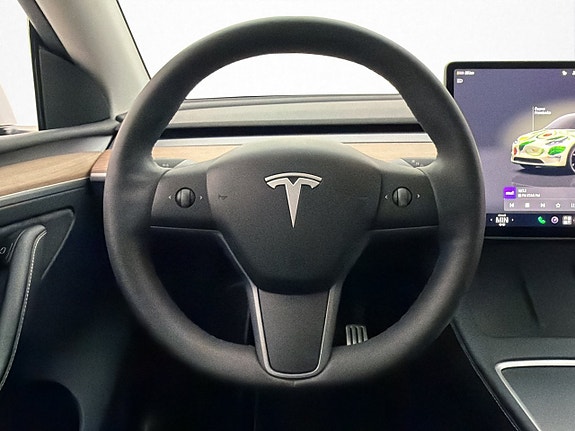 Tesla Model Y 22 of 30
