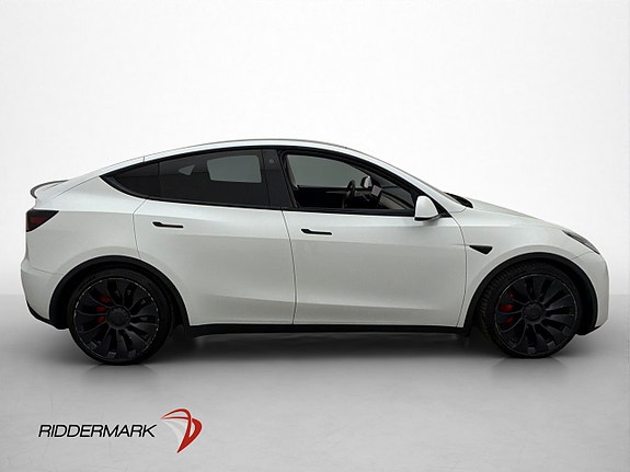 Tesla Model Y 10 of 30