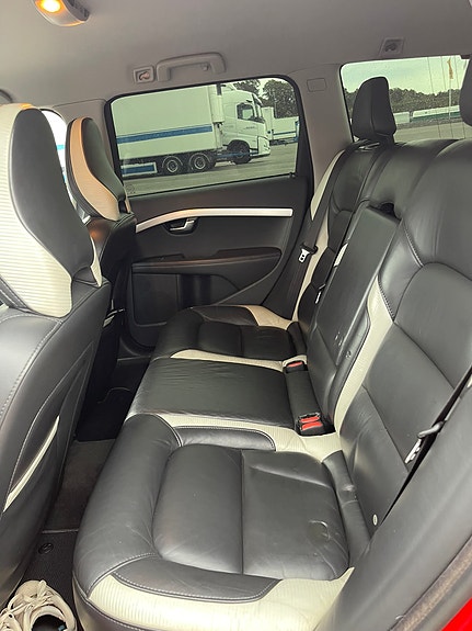 Volvo V70 7 of 8