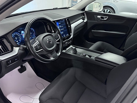 Volvo XC60 12 of 28