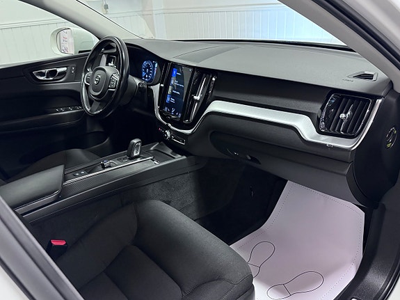 Volvo XC60 14 of 28