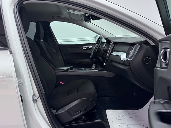 Volvo XC60 15 of 28