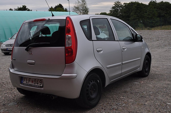 Mitsubishi Colt 4 of 13