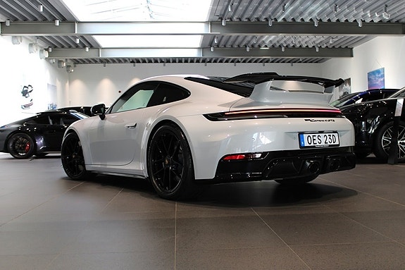 Porsche 911 Carrera 4 GTS 2 of 18