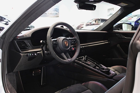 Porsche 911 Carrera 4 GTS 3 of 18