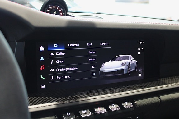 Porsche 911 Carrera 4 GTS 17 of 18