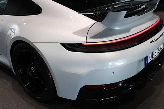 Porsche 911 Carrera 4 GTS 12 of 18