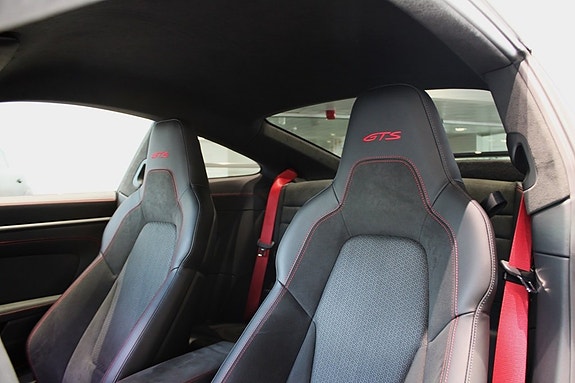 Porsche 911 Carrera 4 GTS 4 of 18