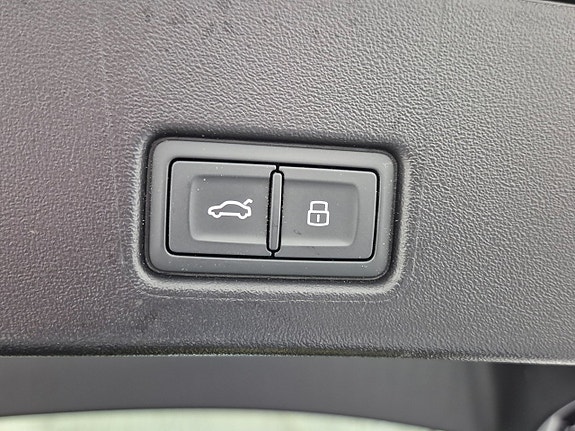 Audi Q4 e-tron 12 of 12
