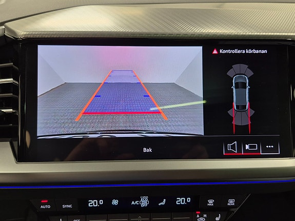 Audi Q4 e-tron 6 of 12