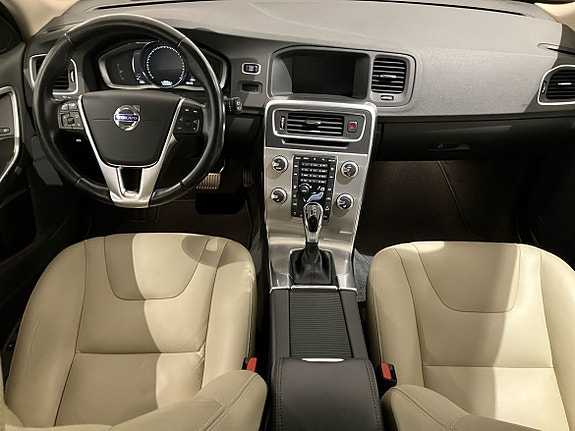Volvo V60 Cross Country 6 of 14