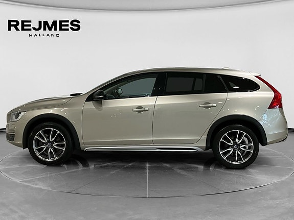 Volvo V60 Cross Country 3 of 14