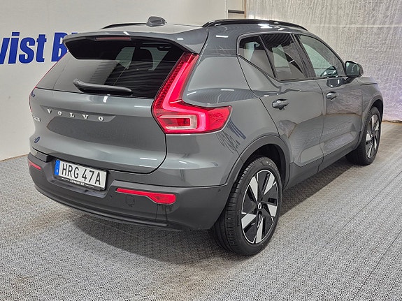 Volvo EX40 4 of 9