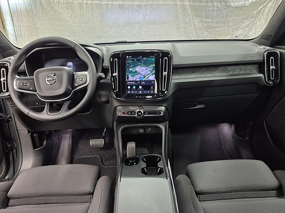 Volvo EX40 6 of 9