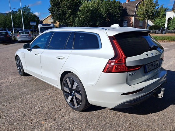 Volvo V60 2 of 5