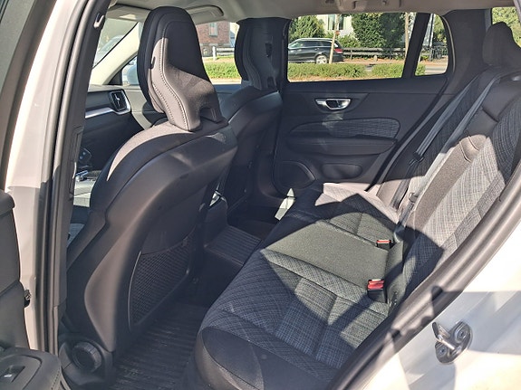 Volvo V60 4 of 5