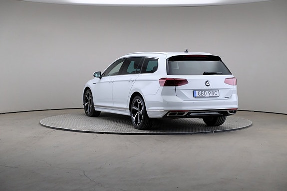 Volkswagen Passat 2 of 30