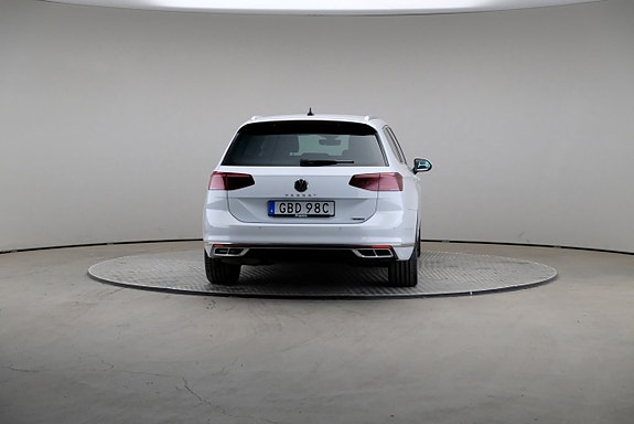 Volkswagen Passat 5 of 30