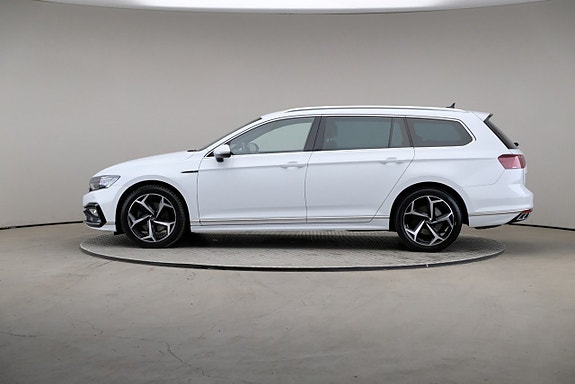 Volkswagen Passat 4 of 30