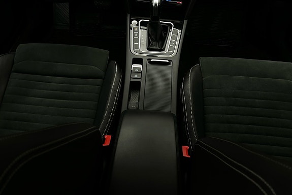 Volkswagen Passat 9 of 30
