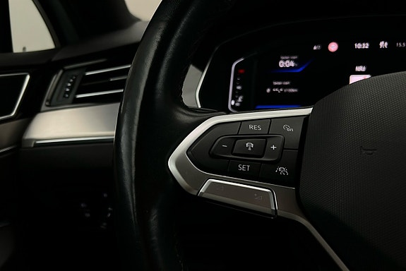 Volkswagen Passat 28 of 30