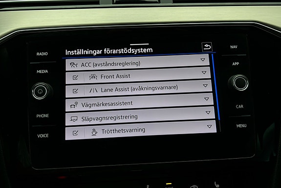Volkswagen Passat 24 of 30