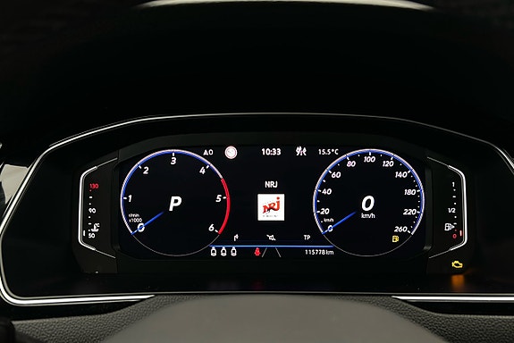 Volkswagen Passat 7 of 30