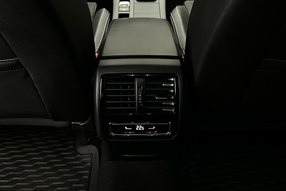 Volkswagen Passat 21 of 30