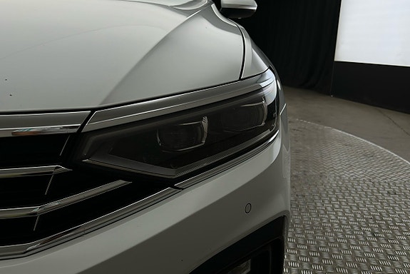 Volkswagen Passat 12 of 30