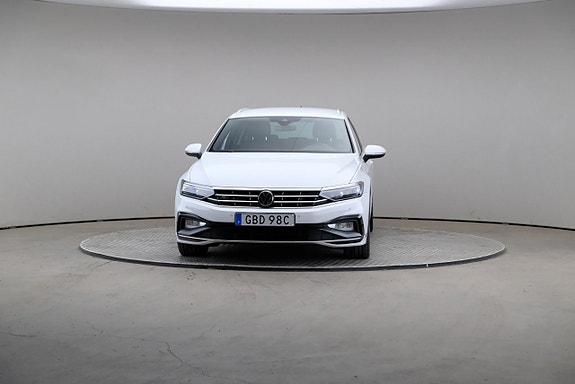 Volkswagen Passat 3 of 30