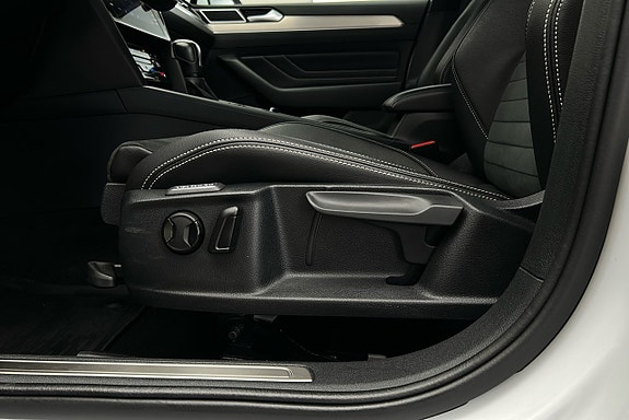 Volkswagen Passat 18 of 30