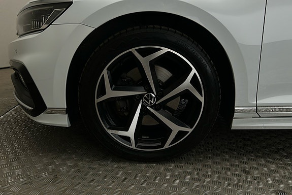 Volkswagen Passat 11 of 30