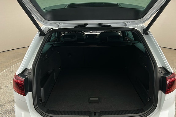 Volkswagen Passat 14 of 30