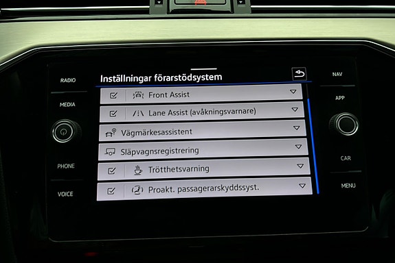 Volkswagen Passat 23 of 30