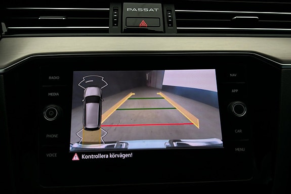 Volkswagen Passat 26 of 30