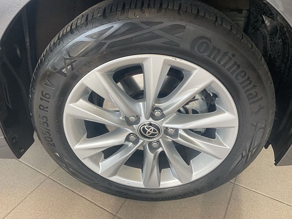 Toyota Corolla 11 of 16