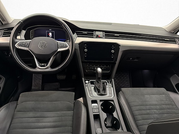 Volkswagen Passat 14 of 30
