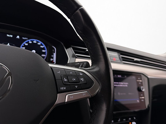 Volkswagen Passat 18 of 30