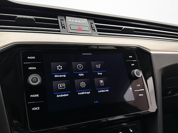 Volkswagen Passat 21 of 30