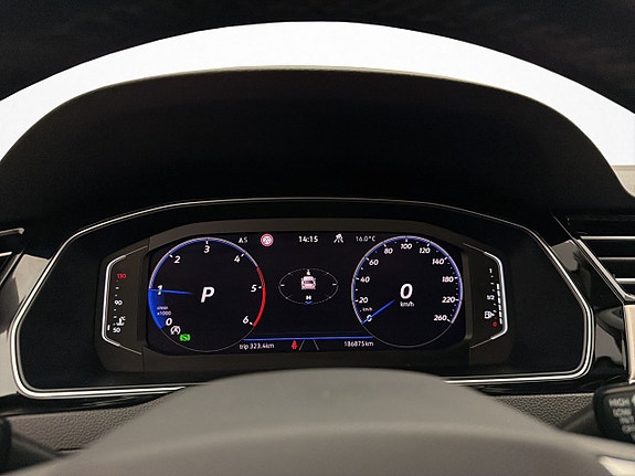 Volkswagen Passat 17 of 30