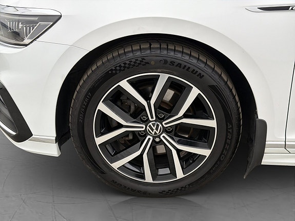 Volkswagen Passat 30 of 30