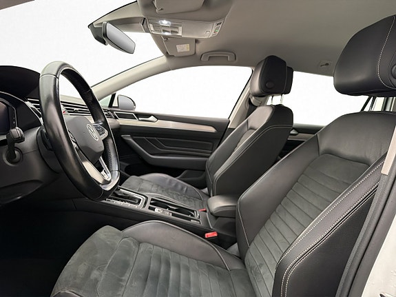 Volkswagen Passat 13 of 30