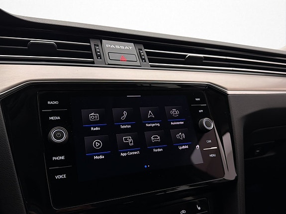 Volkswagen Passat 22 of 30